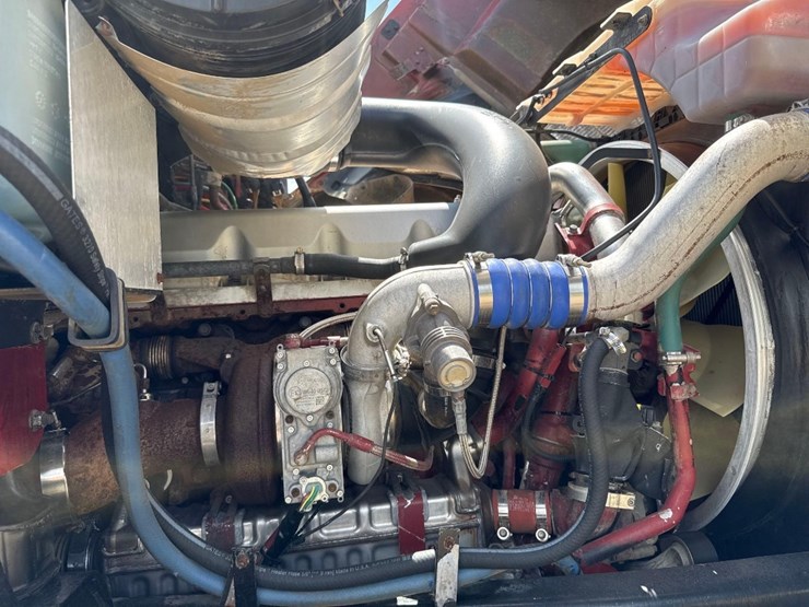 2012-mack-chu613-day-cab-flat-top-road-tractor-image-22