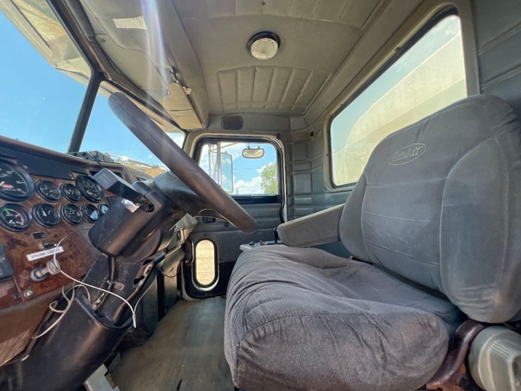 2003-peterbilt-330-image-26