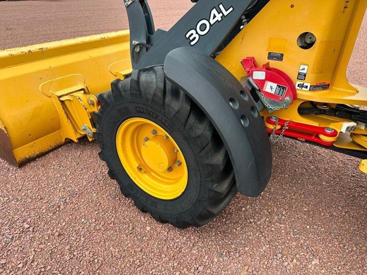 2017-deere-304l-image-9