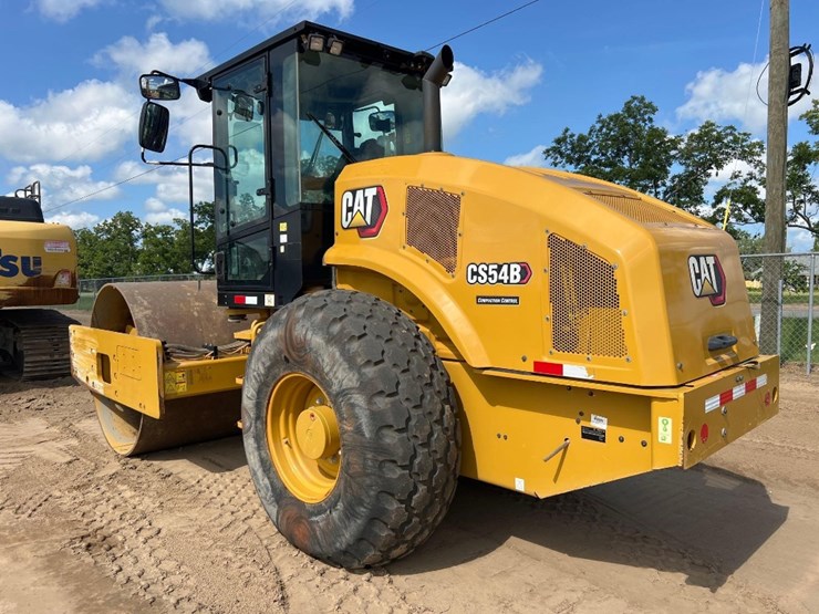 2022-caterpillar-cs54b-image-2