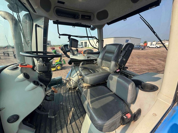 2012-new-holland-t8.360-image-32