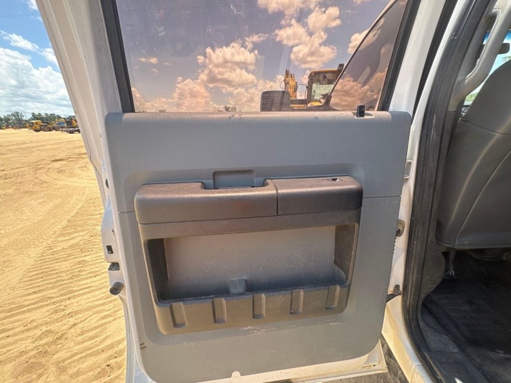 2014-ford-f350-image-19