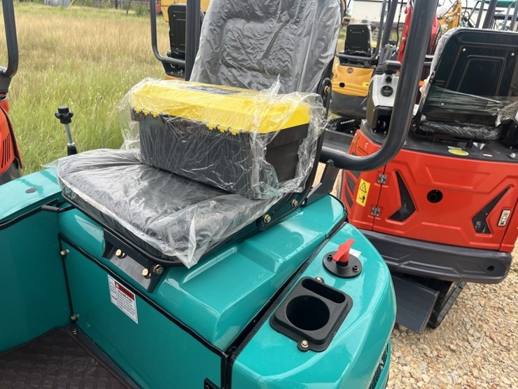 cfg-qk16r-mini-excavator-image-6