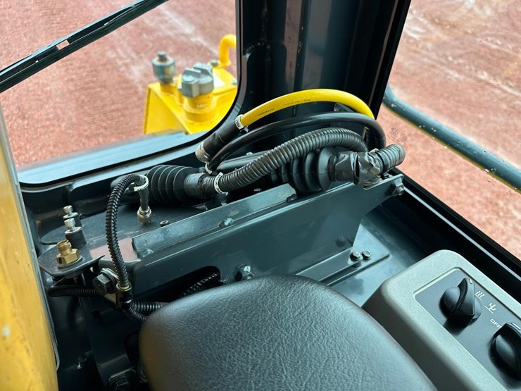 2013-komatsu-d61px-23-image-61