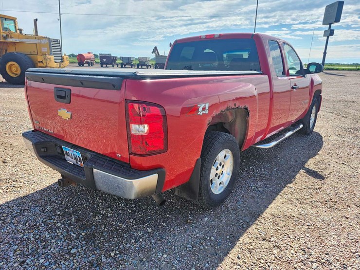 2010-chevrolet-silverado-1500-image-3