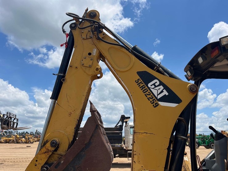 2013-caterpillar-420f-image-32