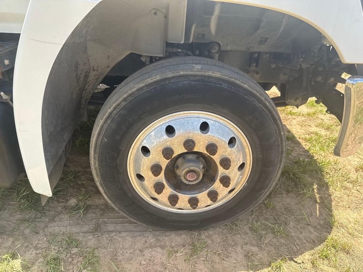 2018-hino-258-image-11