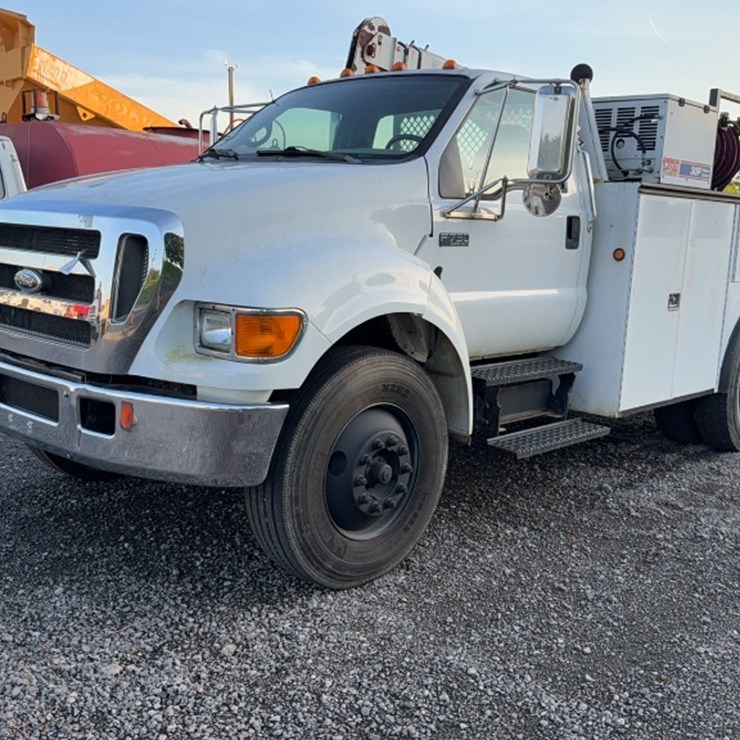 2005 FORD F750