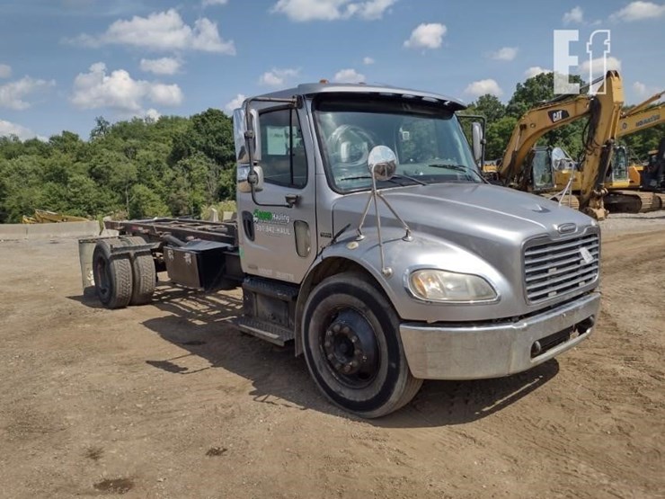 2006-freightliner-business-class-m2-106-image-35