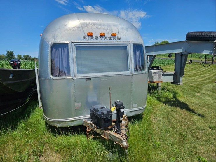#2549-•-1972-airstream-sovereign-23973-camper-image-6