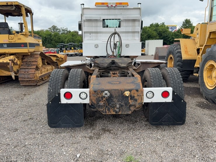 2008-kenworth-t800-image-8