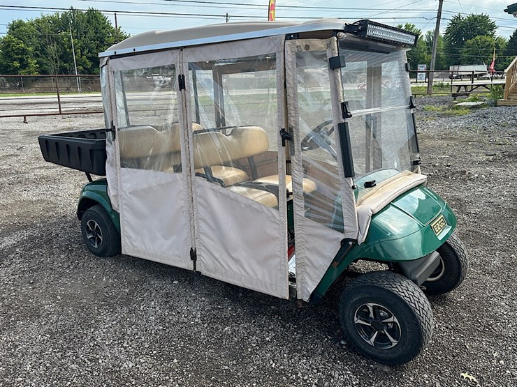 ez-go-4-seater-golf-cart-image-3