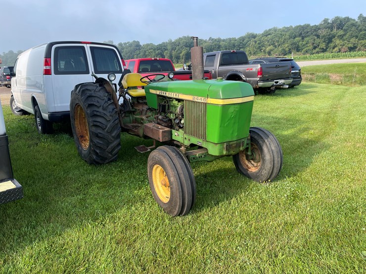 john-deere-2440-image-2