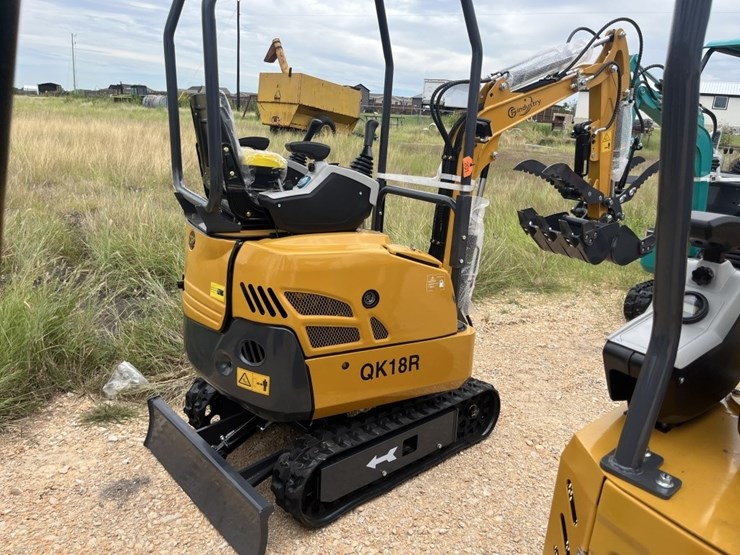 cfg-qk18r-mini-excavator-image-3