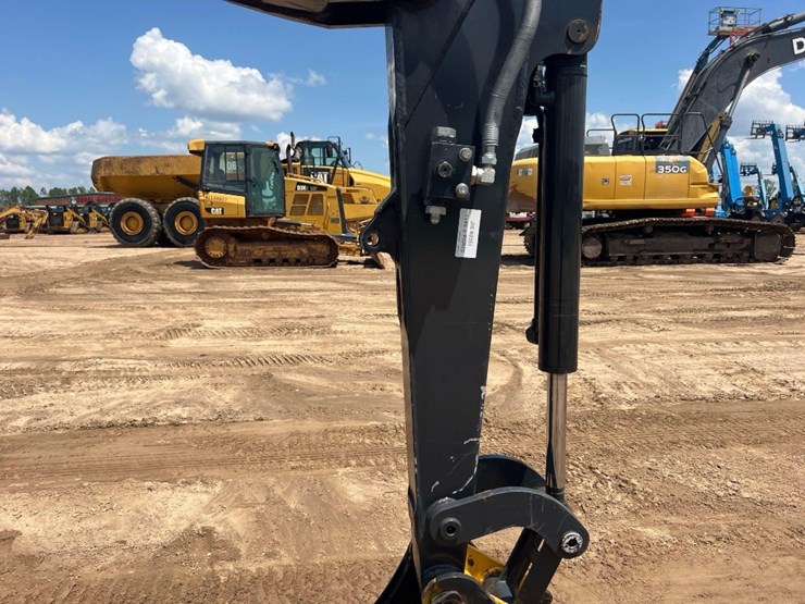 2023-deere-30g-image-11
