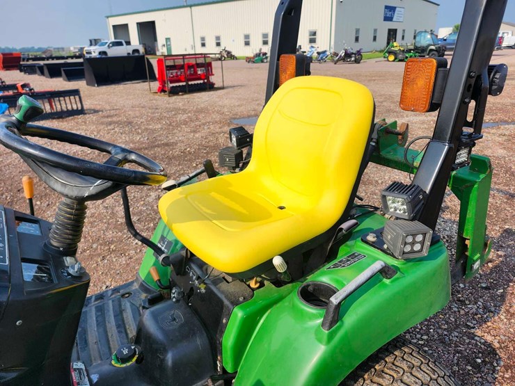 2005-john-deere-2210-tractor-image-12
