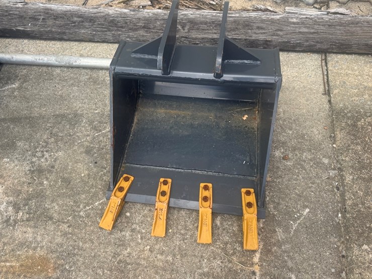 landhonor-skid-steer-mounted-84"-backhoe-digger-dgb-14-84d-image-5