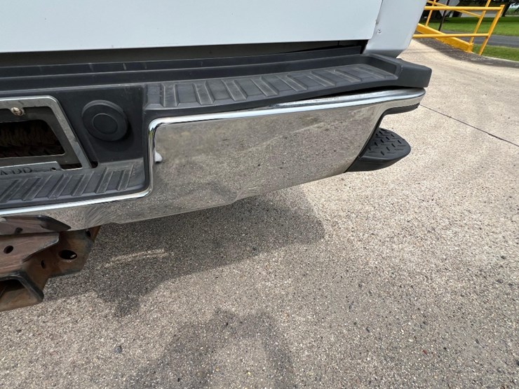 2015-chevrolet-silverado-2500hd-image-36