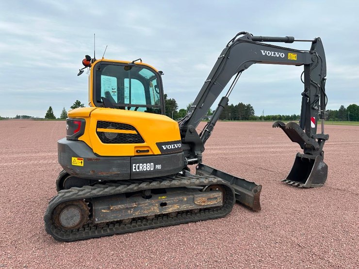 2020-volvo-ecr88d-image-3