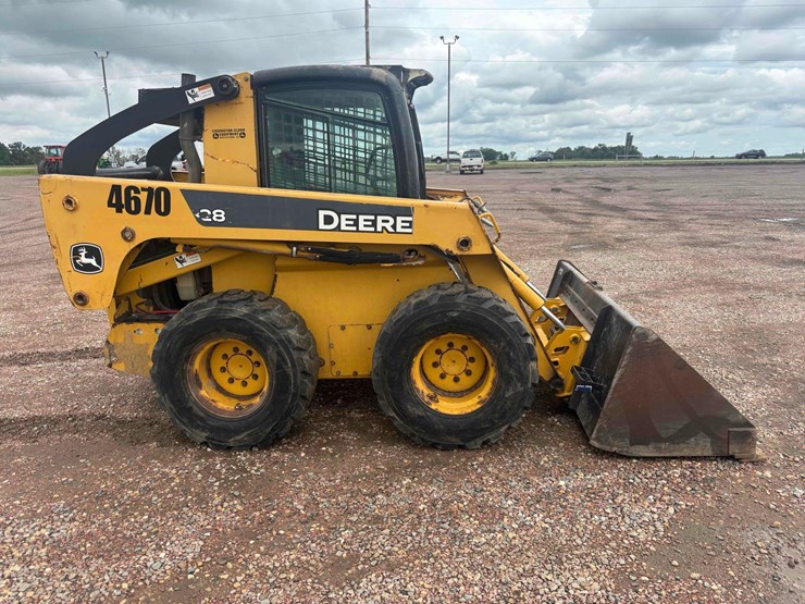 2007-deere-328-image-7