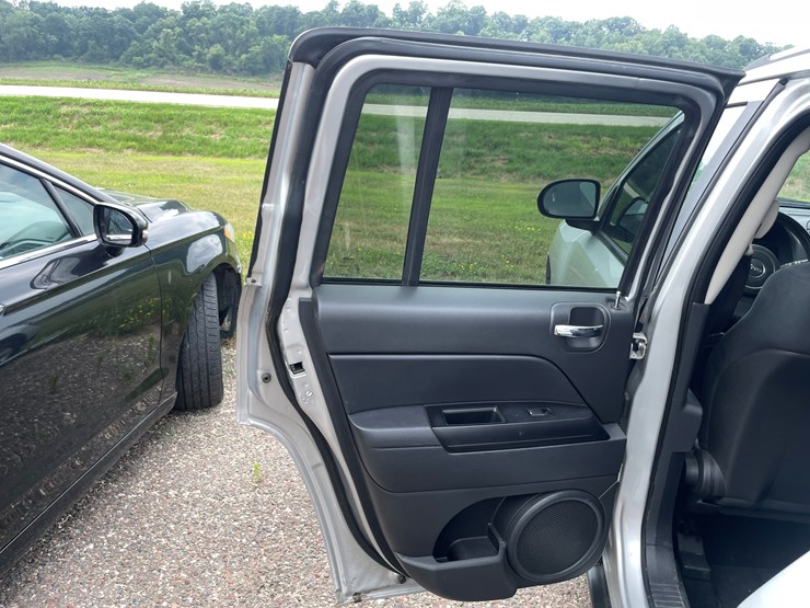 2011-jeep-compass-image-55