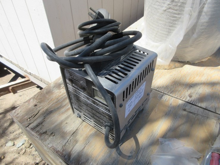club-car-power-drive-3-electric-cart-charger-image-8