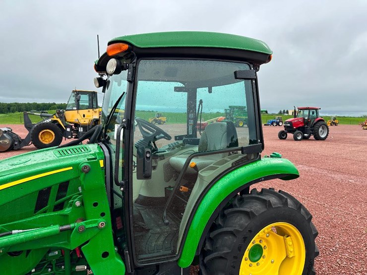 2022-john-deere-3046r-image-14