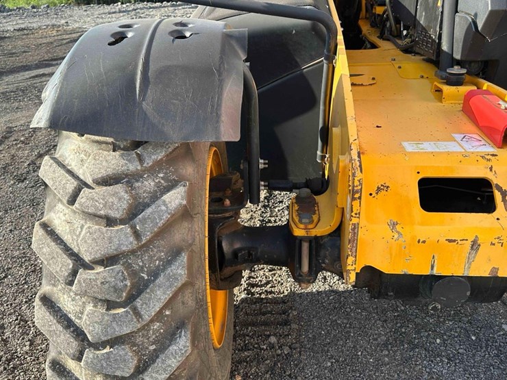 2011-jcb-541-70-image-9