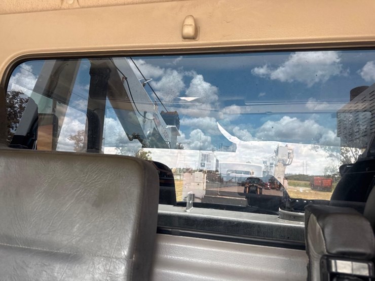 2018-hino-258-image-40