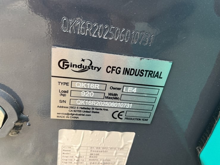 cfg-qk16r-mini-excavator-image-9