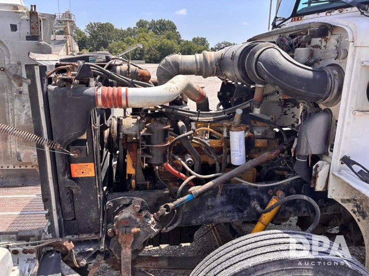 1996-peterbilt-377-image-55