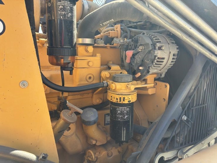 2015-deere-210k-ep-image-16