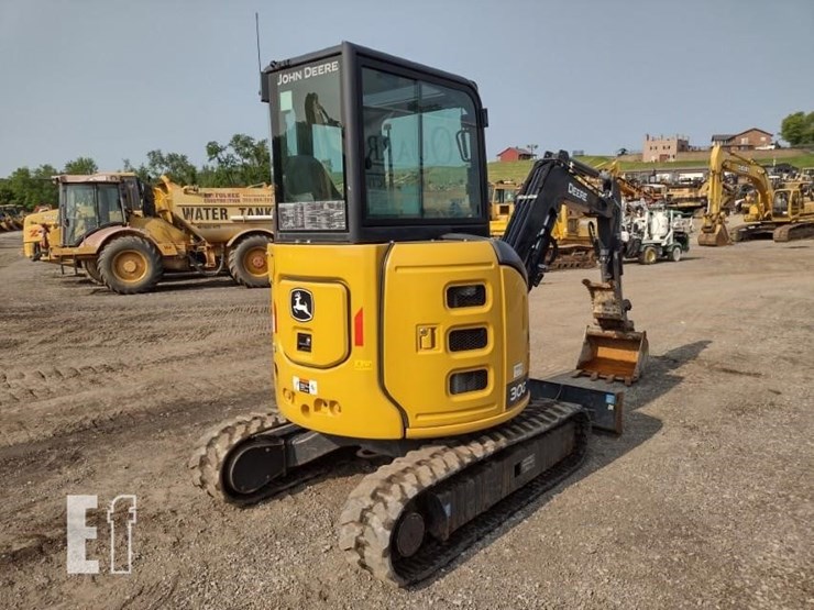 2022-deere-30g-image-49