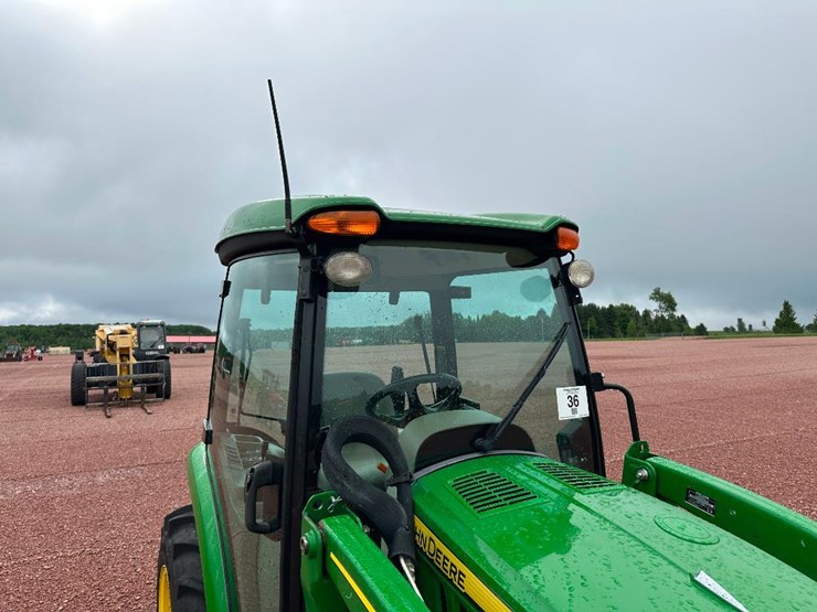 2022-john-deere-3046r-image-16