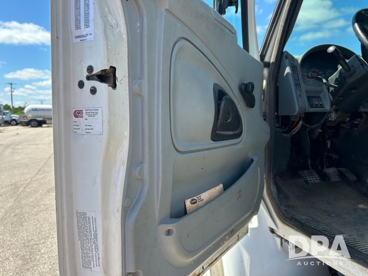 2005-international-durastar-4300-image-36