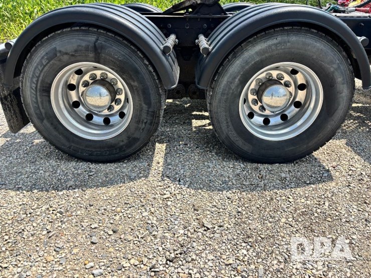 2016-kenworth-t880-image-43