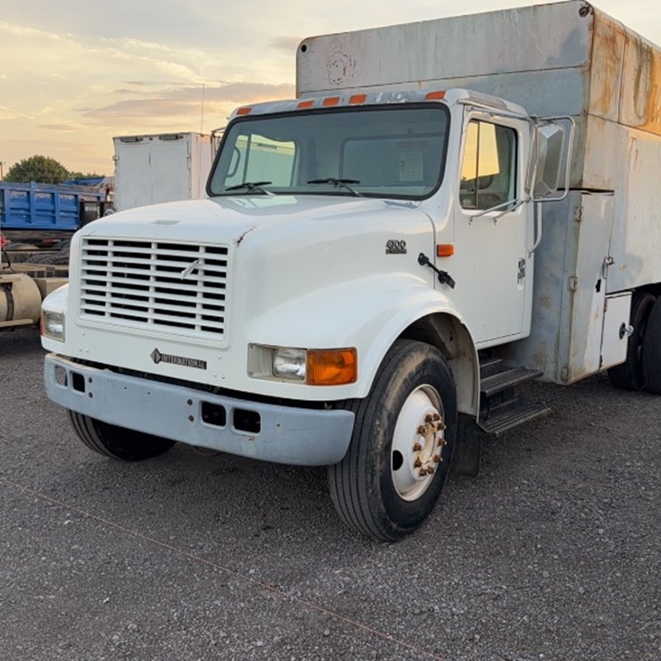 2001 INTERNATIONAL 4700