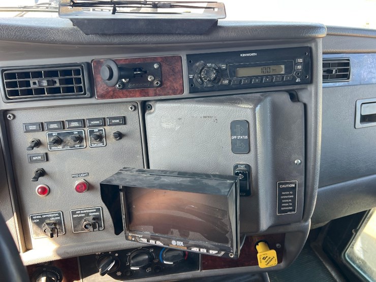 2010-kenworth-t270-image-36