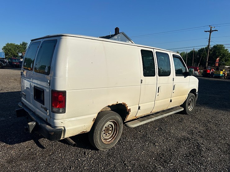 2013-ford-e250-image-5