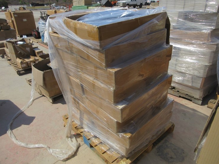 lot-of-tesla-model-y-floor-mats-image-2