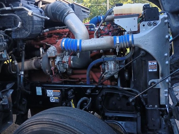 2020-peterbilt-567-image-7