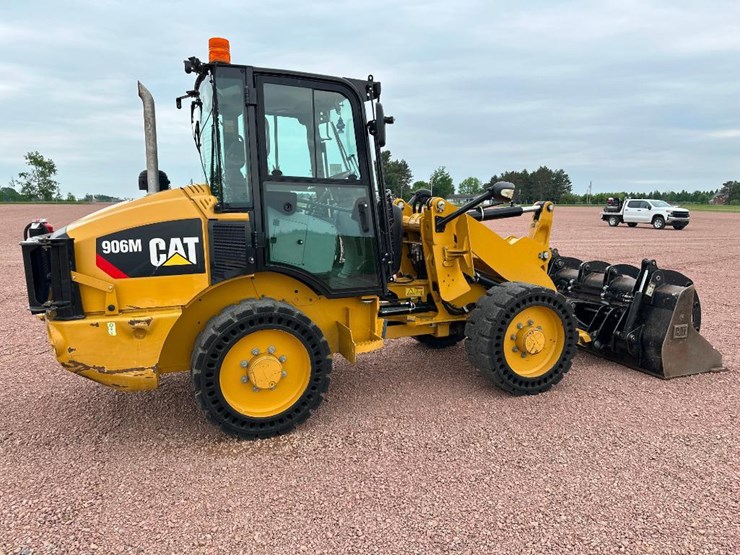 2019-caterpillar-906m-image-4