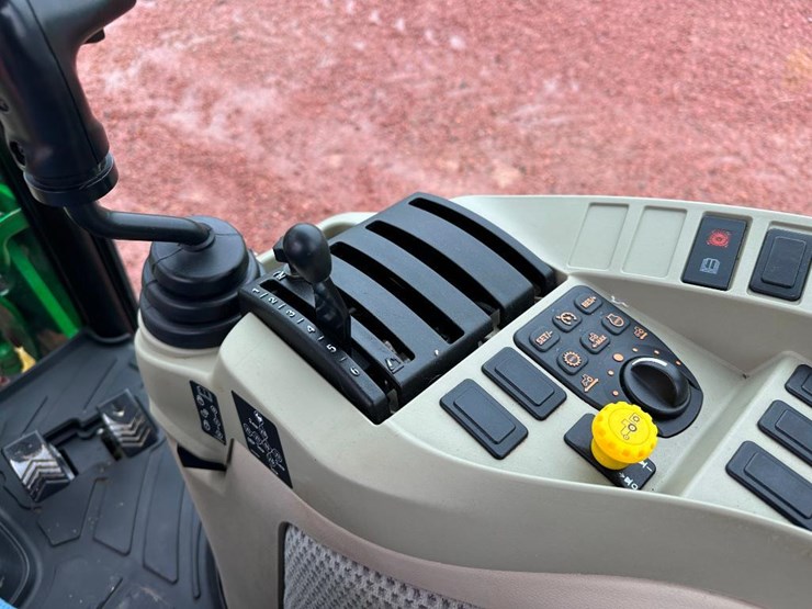 2018-john-deere-4052r-image-53