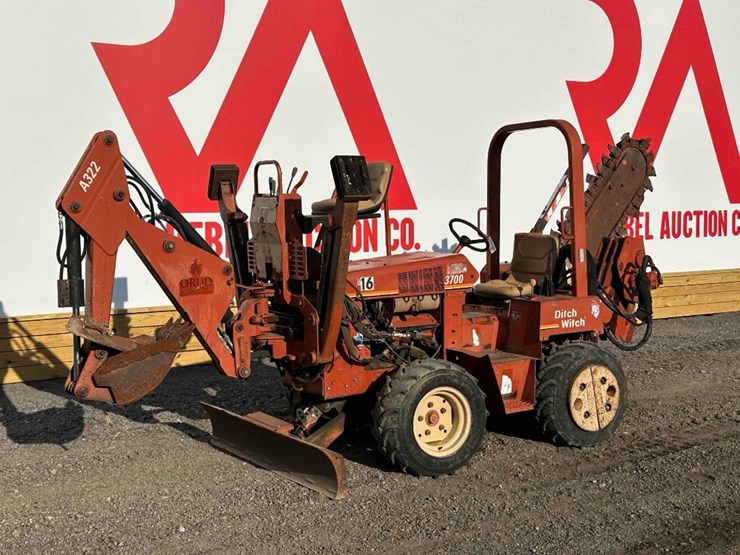 2003-ditch-witch-3700-image-3
