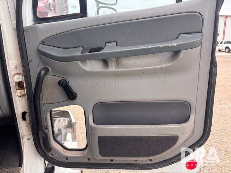 2006-freightliner-columbia-truck-(gp11008,-unit-414)-image-54