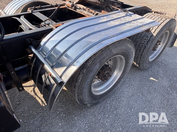 2002-ihc-9400i-day-cab-truck-(gp10940,-unit-109996)-image-28