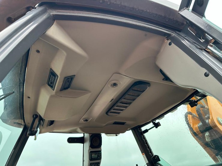 2019-case-580sn-image-50