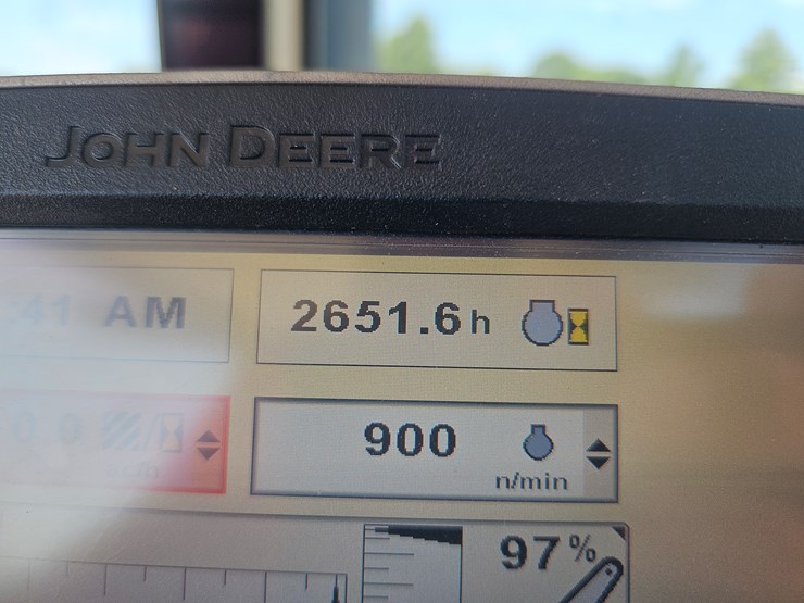2014-john-deere-8335r-image-10