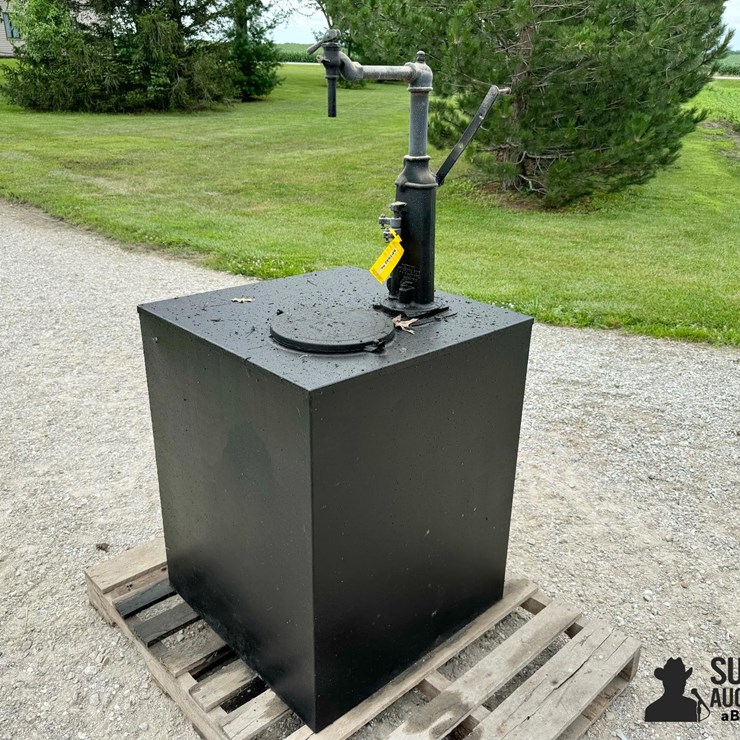 Steel Bulk Oil Tank w/ Pump