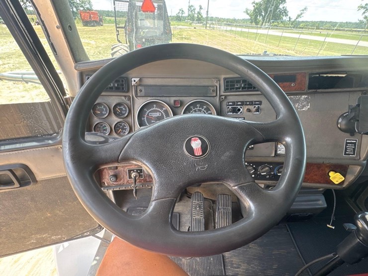 2006-kenworth-t300-image-22